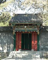 Siheyuan belonging to the wealthy usually feature an elaborate doorway