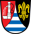 Gemeinde Brunn Durch eine eingeschweifte silberne Spitze, darin drei blaue Balken, gespalten; vorne in Rot ein silberner Brunnen, hinten in Schwarz eine goldene heraldische Lilie.