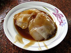 Ba-wan served with sweet and savory sauce