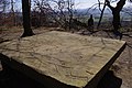Steintafel auf dem Hohenstein mit eingemeißelter Wegespinne