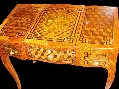 Coiffeuse table with marquetry by Pierre Roussel (about 1770)