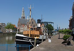 Tugboat (de Furie) with church (de Groote Kerk)
