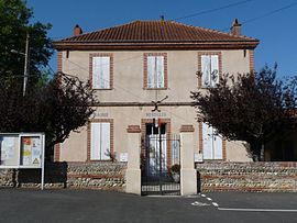 The town hall in Noueilles