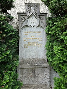 Robert Schöpfer (1869–1941) Politiker. Familien Grab Schöpfer-Bargetzi, Burren-Bargetzi, Moritz Bargetzi-Amiet (1825–1894), Maria Anna Bargetzi-Amiet (1828–1882) bei der Kirche St. Niklaus, Feldbrunnen-St. Niklaus, Schweiz.