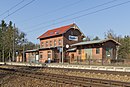 Bahnhof Klasdorf, bestehend aus Bahnhofsempfangsgebäude, Stellwerk, Wartehalle, Güterschuppen und Toilettenhaus mit Nebengebäude