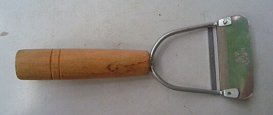 A fixed blade Y peeler, common in China