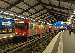 U-Bahn station ″Baumwall″, rolling stock type DT3