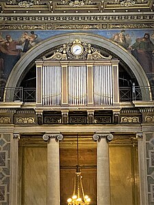 The grand organ on the tribune