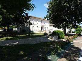 The town hall in Savignac-de-l'Isle