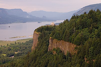 Crown Point in the Columbia River Gorge, looking upstream from Chanticleer Point