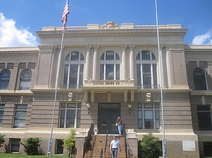 Das DeSoto Parish Courthouse in Mansfield, gelistet im NRHP Nr. 86003677[1]
