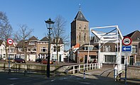 Brücke (de Kalverhekkenbrug) und Kirche (de Buitenkerk)