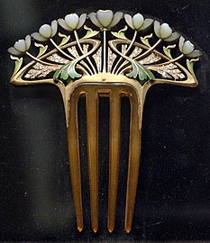 Comb of horn, gold, and diamonds by René Lalique (c. 1902), in the Musée d'Orsay, Paris