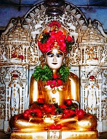 Statue of a cross-legged Parshvanath