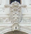 The Medici coat of arms with five balls, above Loggia dei leoni
