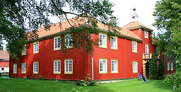 The main building, Vinje vicarage from the 18th century