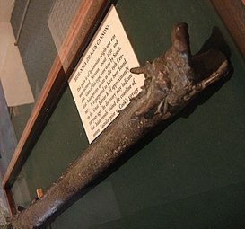 Bedil naga (dragon cannon) found on the Great Barrier Reef. Indonesian origin, manufactured between 1630 and 1680. Its discovery indicate that Asian vessels visited the coastline of eastern Australia prior to James Cook voyage.