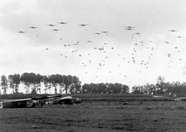Die 82. US-Luftlandedivision über der Landezone bei Grave