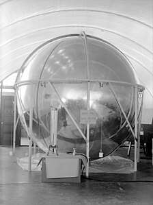 Scale prototype of the Echo satellites undergoing a skin stress test on 1 May 1960.