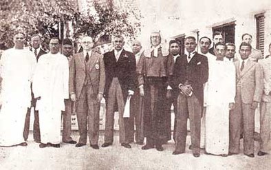 The First Cabinet of Ministers of Ceylon in 1947, headed by Rt Hon D.S. Senanayake as first Prime Minister of Ceylon. Also in the picture Sir Henry Monck-Mason Moore the Governor of Ceylon, and the Chief Justice.
