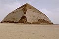 Die Knickpyramide erhielt ihre eigentümlich Form aufgrund von Stabilitätsproblemen