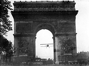 Charles Godefroy flying through the Arc de Triomphe in 1919.