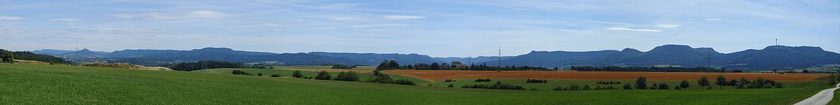 View of the Albtrauf. From left to right: Farrenberg, Hohenzollern Castle and Plettenberg.