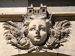 A mascaron depicting Cybele on the riverside façade