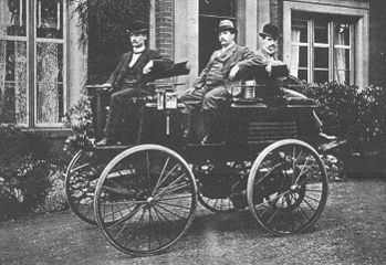 Early electric car built by Thomas Parker - photo from 1895[43]