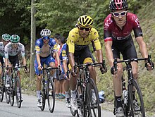 Geraint Thomas leading his teammate and yellow jersey wearer Egan Bernal and several other riders