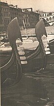 Photo from around 1900 showing gondolas with 5 teeth on their "fero", showing that these do not symbolize the 6 sestieri.