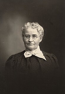 Portrait photograph of Harriet De Claire