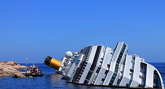 Die an Giglio halb gesunkene Costa Concordia (Juli 2012)