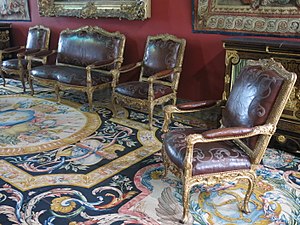 Sofa and chairs à la reine (1710–1720), Louvre Museum
