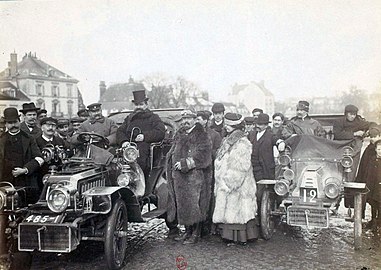 Erste Automobilisten-Pelze, meist mit Fell außen (1905)