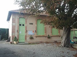 The town hall in Monferran-Plavès