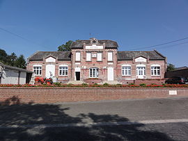 The town hall and school of Regny