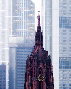A rooftopper on top of Frankfurts Kaiserdom