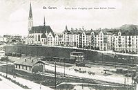 Remise der ASt auf dem Areal des späteren Güterbahnhofs der SBB in St. Gallen, hinten Pfarrkirche St. Otmar