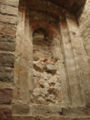 Romanisches Fenster am Übergang zwischen Kirche und Kloster