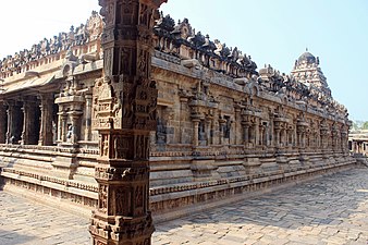 A pillar in Dravidian architectural-style in Airavatesvara Temple