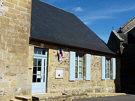 The town hall in Dussac