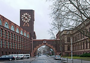 Hoechst Administration Building, Frankfurt, 1921–24