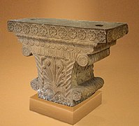 The Pataliputra capital, with a central and a lateral "flame palmette" design, 3rd century BCE.