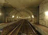 Streckentunnel der Metropolitana di Brescia mit außenliegenden Wartungs- und Rettungsstegen