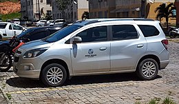 Photo of a silver Chevrolet Spin vehicle emblazoned with Rede Bahia de Televisão's logo and the number 57.