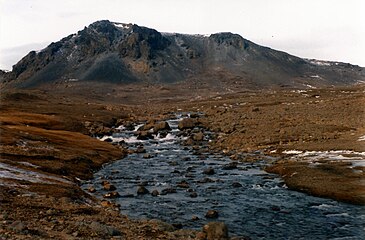 The main feeding stream passes down the volcan du Diable
