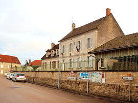 The town hall and school in Andryes