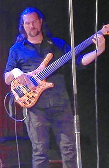 Gildenlöw performing in 2018