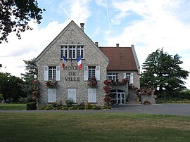 The town hall in Saint-Pierre-lès-Nemours